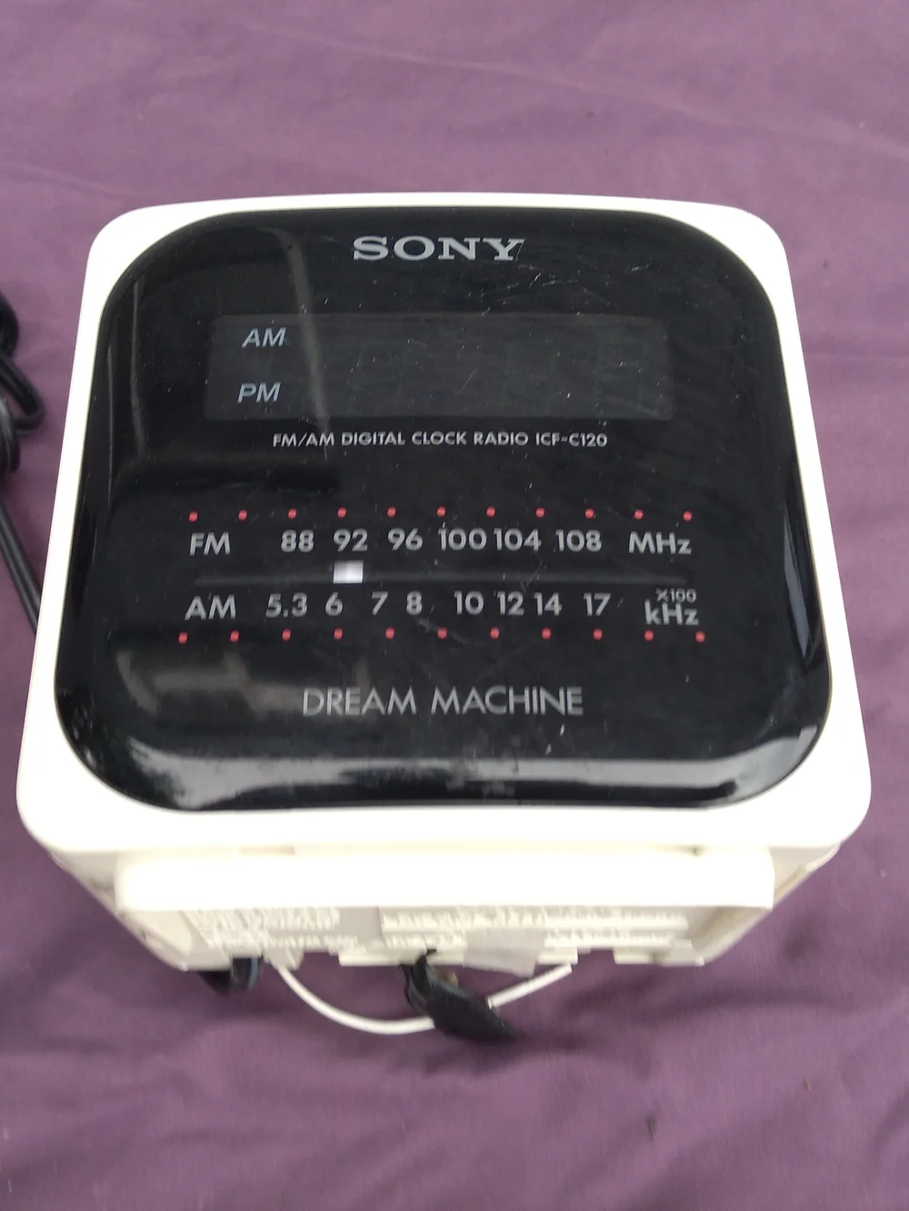 Sony Dream Machine AM/FM Clock Radio in White and Black